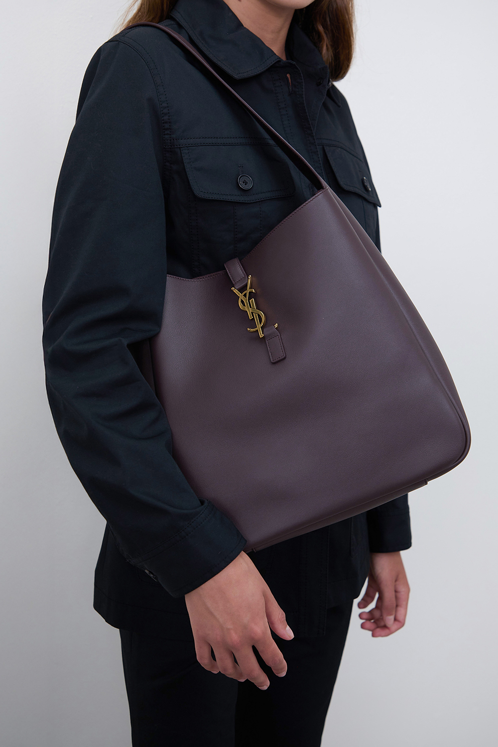 תמונת כל הלוק של תיק כתף לה 5 A 7 לארג'